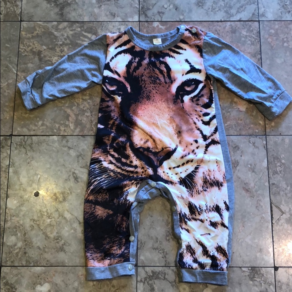 Tiger face onesie 18-24 months
